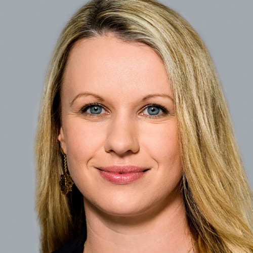 Corinna Hohenleitner, Referentin DEX24